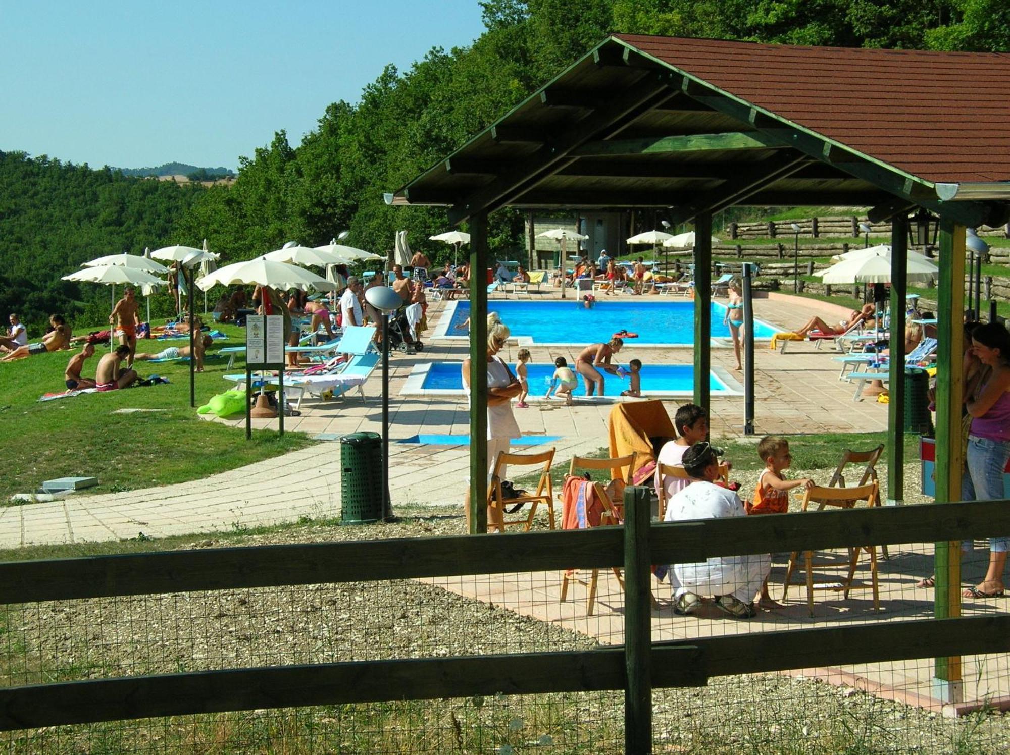 Agriturismo Orsaiola Urbania Exteriör bild