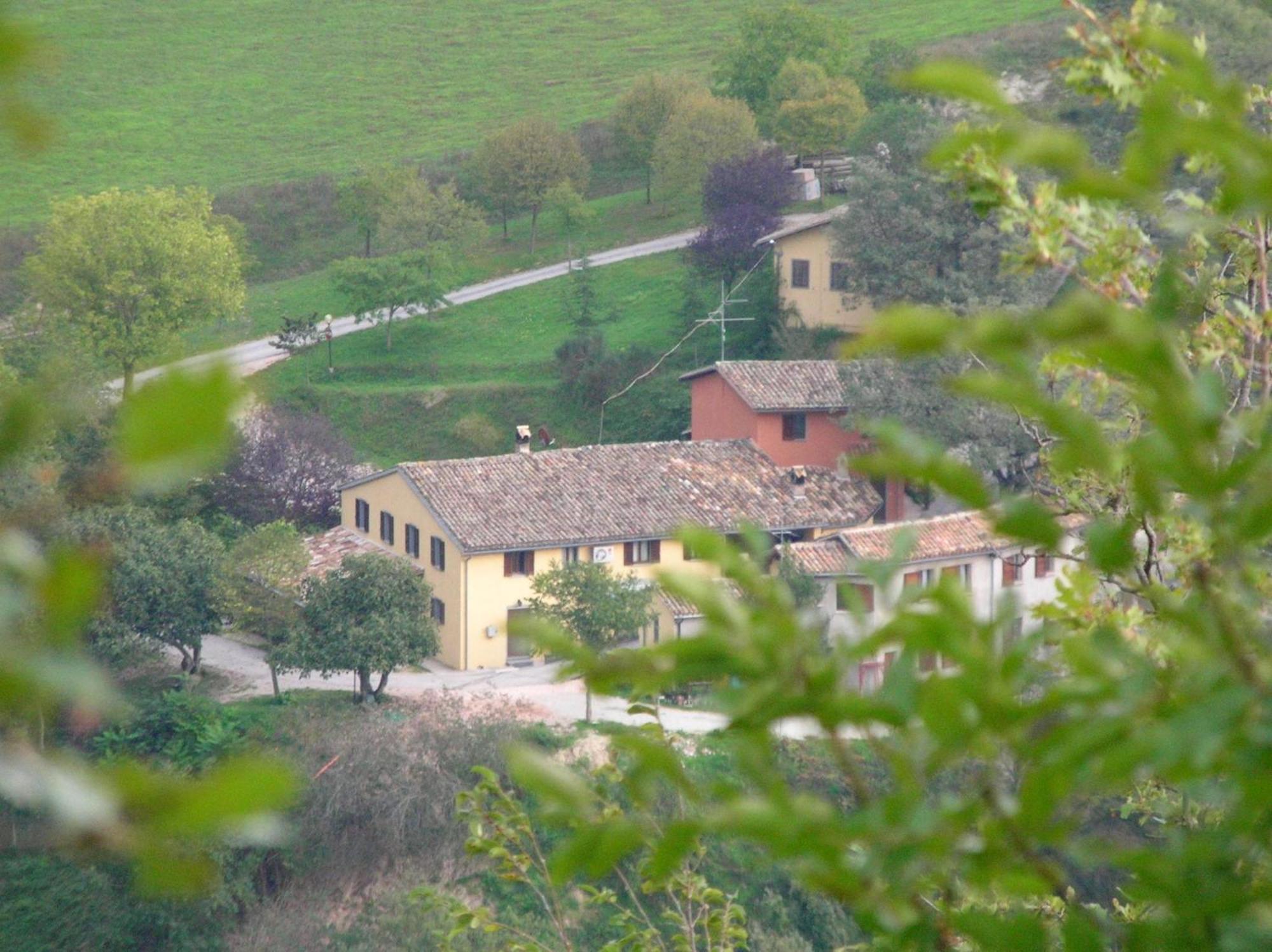Agriturismo Orsaiola Urbania Exteriör bild