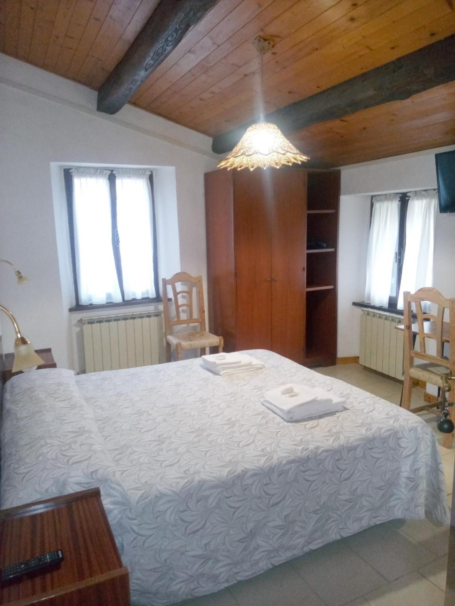 Agriturismo Orsaiola Urbania Exteriör bild