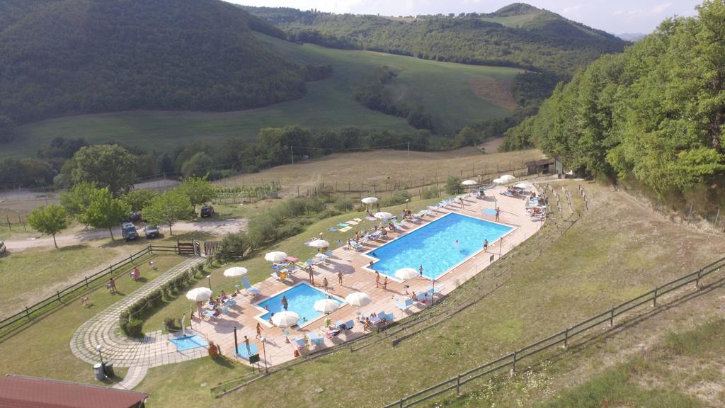 Agriturismo Orsaiola Urbania Exteriör bild